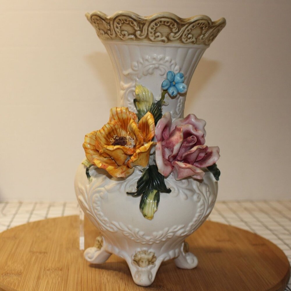 Vtg Italian Capodimonte Porcelain Footed Vase w/Handcrafted Roses Floral